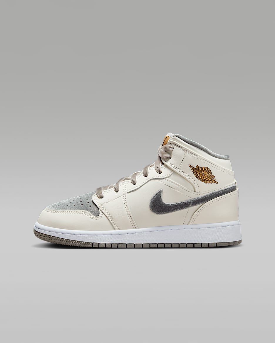 Gold nike kids discount